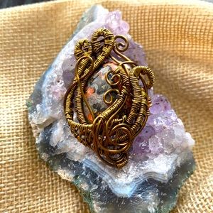 Elegant Moss Agate Dragon Egg Rose Bud Pendant 🌹